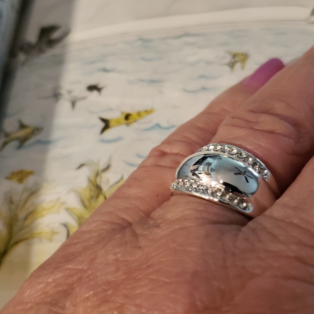 🆕️ Sparkling ring SIZE 6